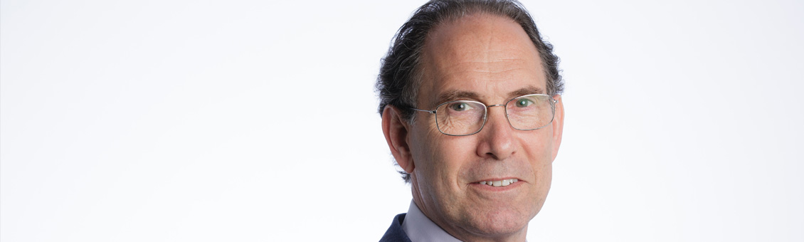 Dr Richard J MAJOR